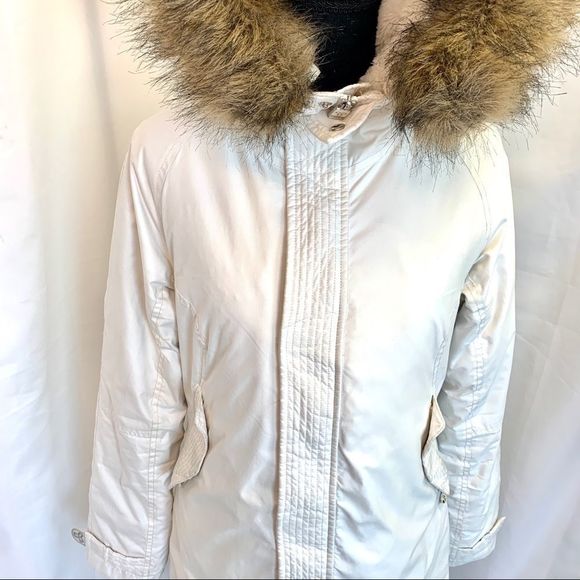 Aritzia White Ski & Snow Jacket - Picture 6 of 15